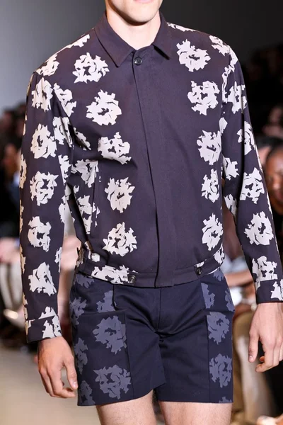 Look 25